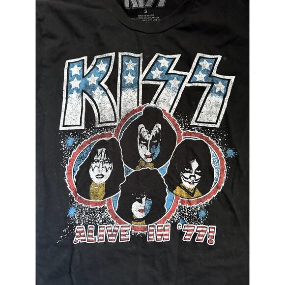 Ladies Kiss T-Shirt in a Small - Picture 2 of 4